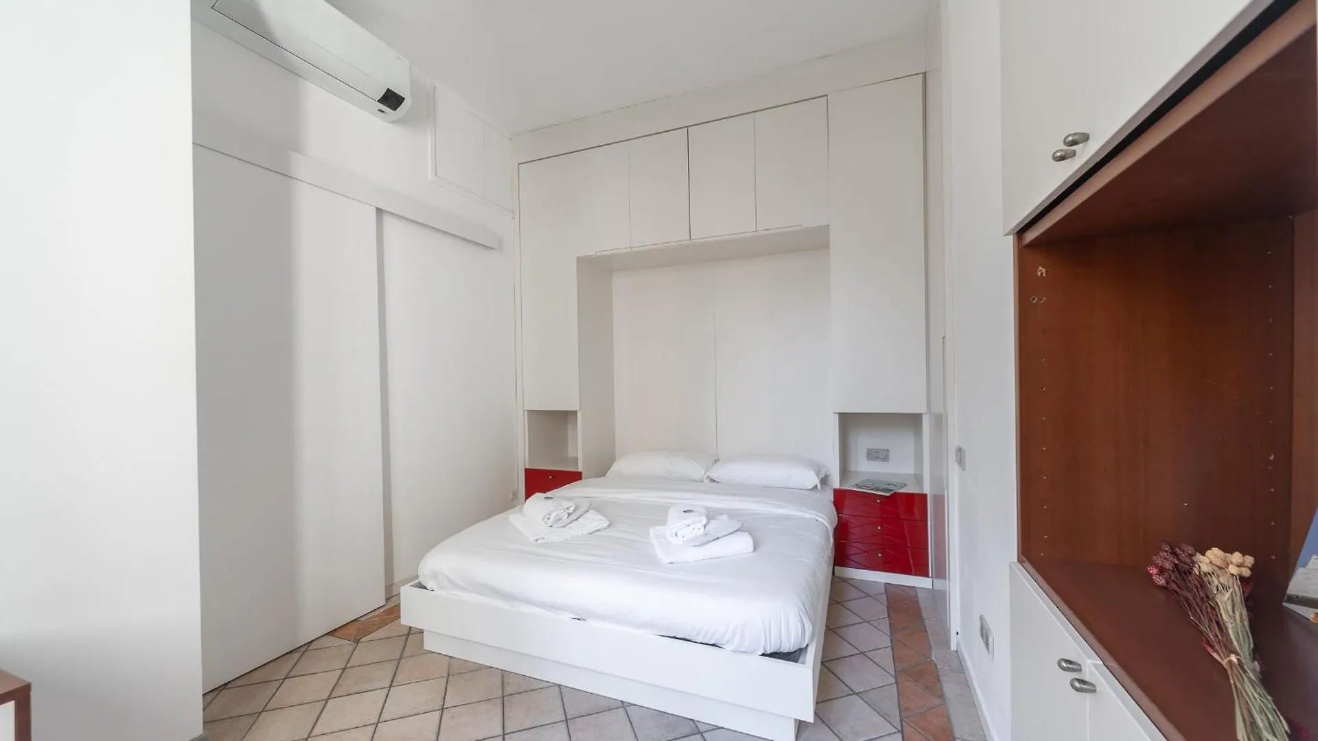 Appartamento Stunning & Central 1Bdr With Terrace In Cadorna Area By Rentopolis Milano Italia